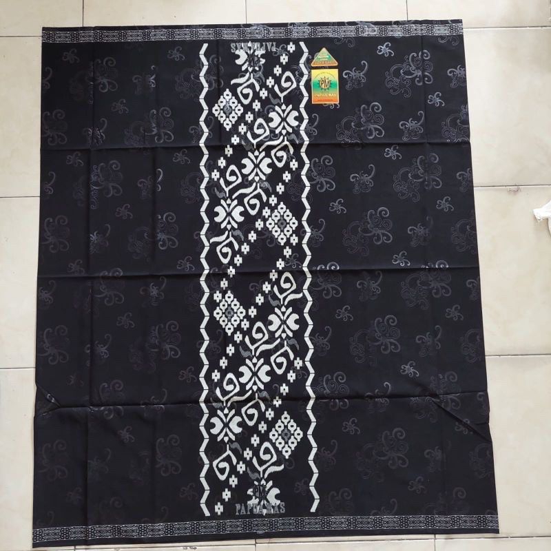 SARUNG DEWASA PAPUA MAS KHUSUS HITAM MOTIS BATIK KEMBANG KWALITAS ORIGINAL. [GROSIR/ECER MURAH]