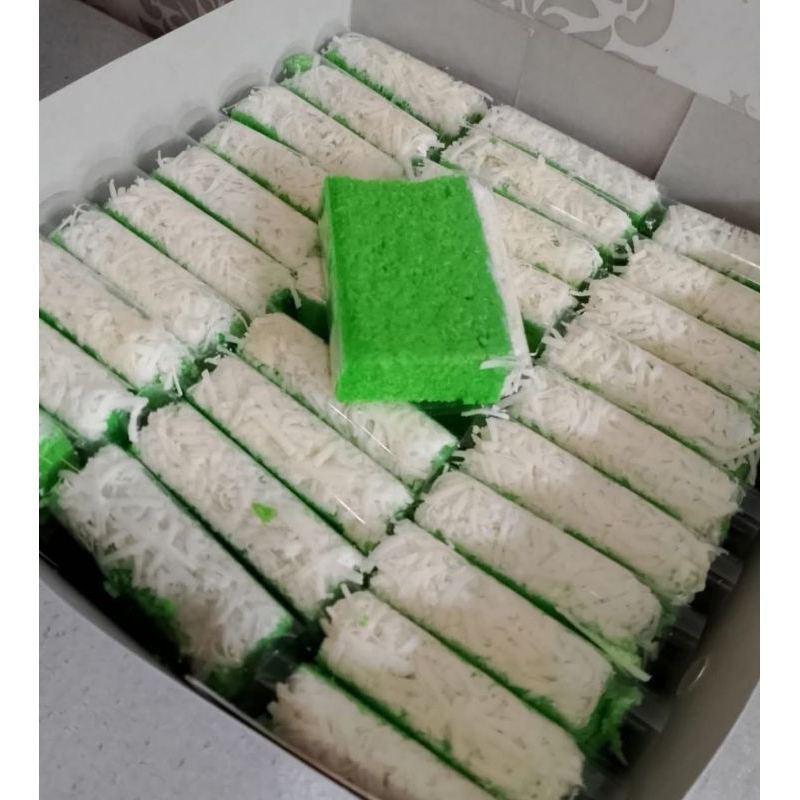 

bolu pandan/ bolu pandan santan taburan keju 1 loyang