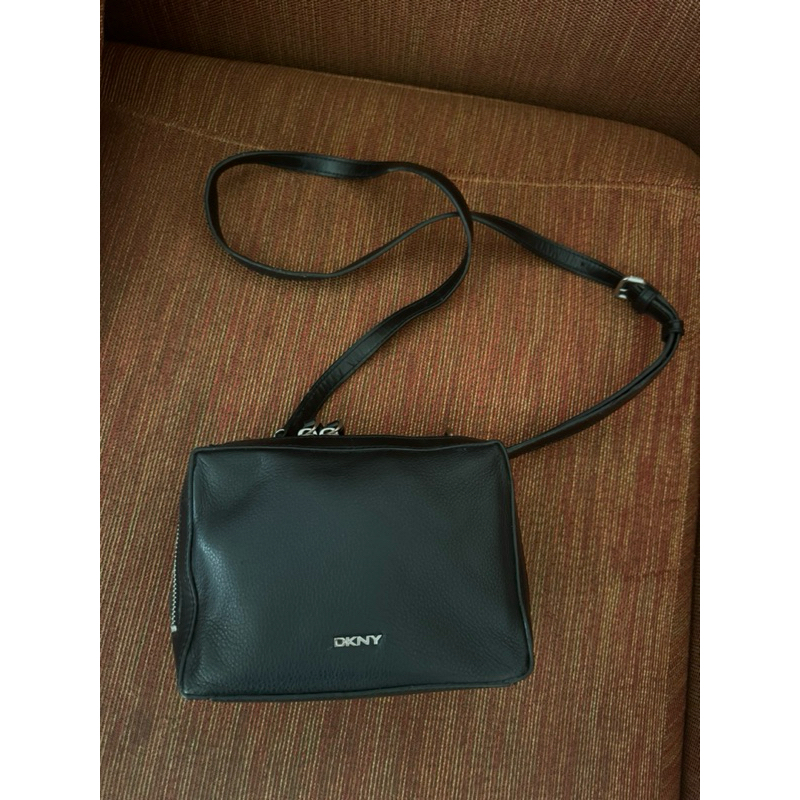 DKNY sling bag preloved