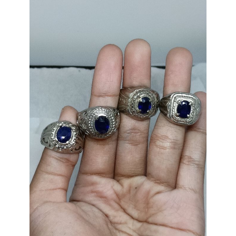 natural blue Sapphire cutting Afrika