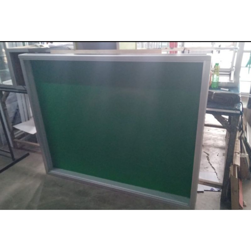 

( Khusus area karawang, purwakarta dan subang) Mading pengumuman kaca gantung panjang 150cm tinggi 120cm