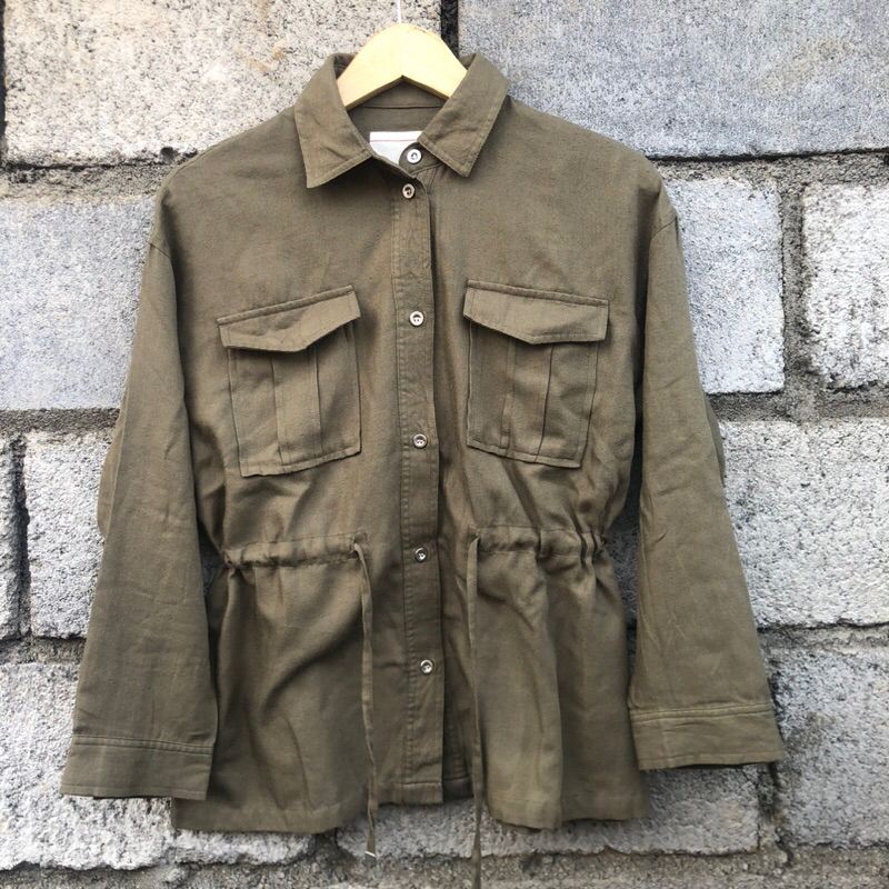 PRELOVED KEMEJA PARKA ARMY WANITA CANTIK
