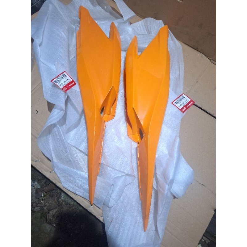 cover body bodi belakang honda vario 125 fi old KZR oren orange original ahm honda 83500 83600 kzr 6