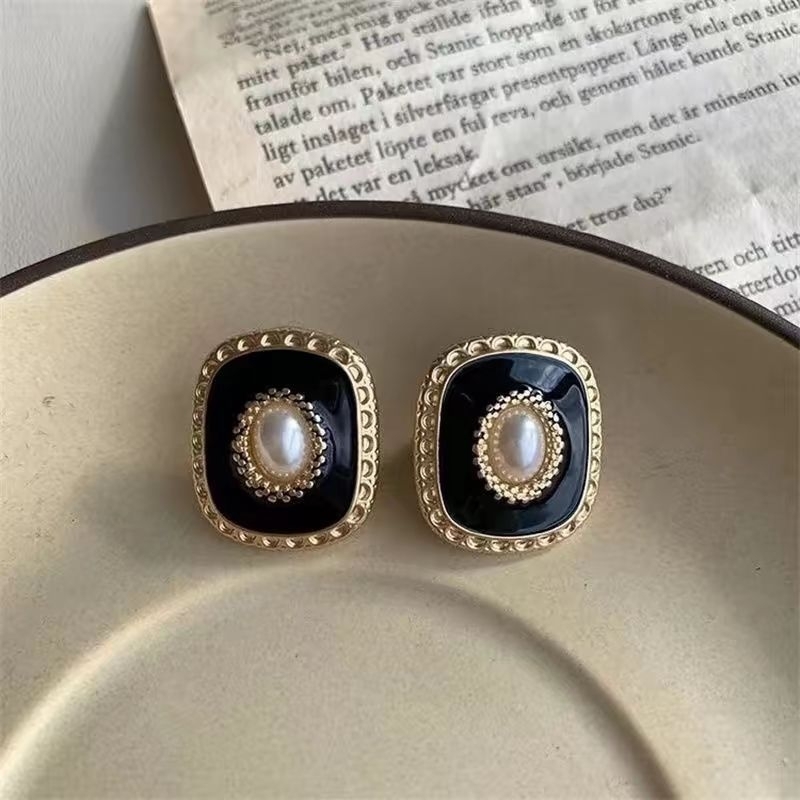 𝐌𝐚𝐦𝐨𝐦𝐚.𝐭𝐡𝐢𝐧𝐠𝐬 - Anting Tusuk Vintage Kotak Hitam Mutiara [Amor]