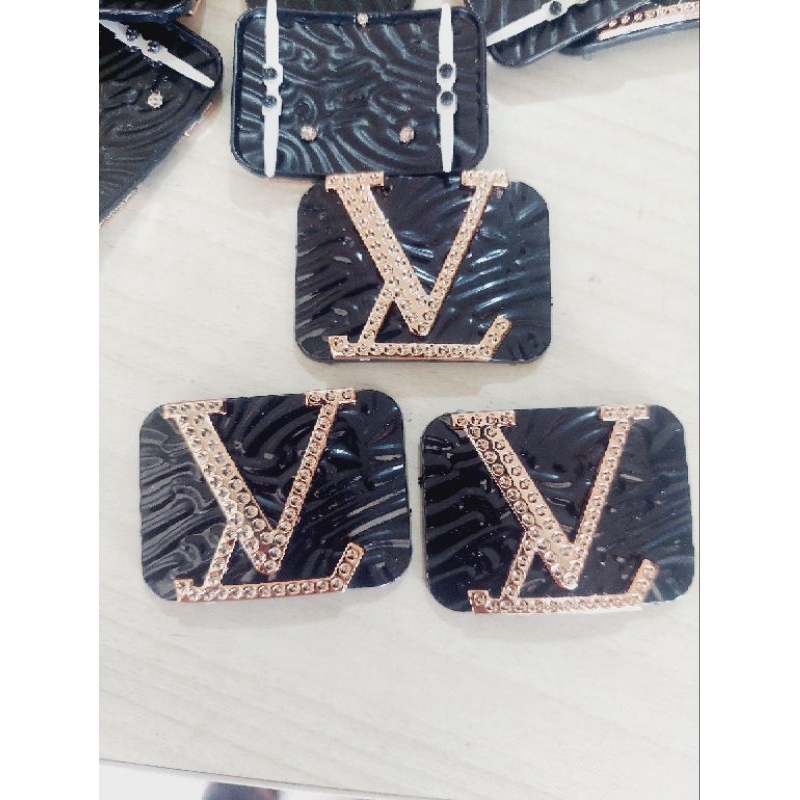 aksesoris sandal variasi sandal aksesoris tas emblem tas