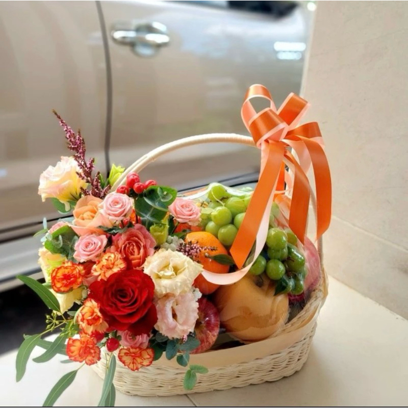 

BK - Parsel Buah Dengan Bunga Segar Mixed Flower Parsel Lebaran Hadiah Mertua