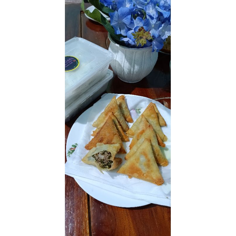 

Samosa daging & sambosa keju snack makanan ringan asin gurih halal frozen food