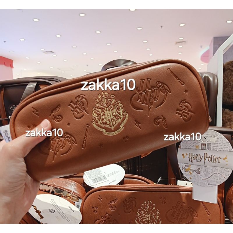 

(2 warna) Miniso Harry Potter Tempat Alat Tulis Embossed Gold / Silver Stamping Stationery Case / Tempat Pensil / Kotak Pensil