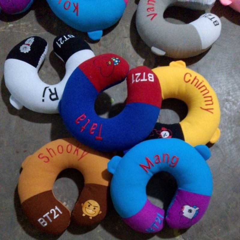 bantal leher anak karakter hello Kitty / Doraemon / stich / minion / bt21 / babyshark