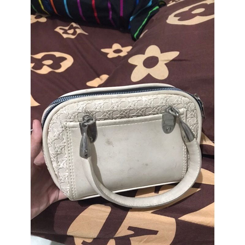 Tas warna putih tulang/broken white