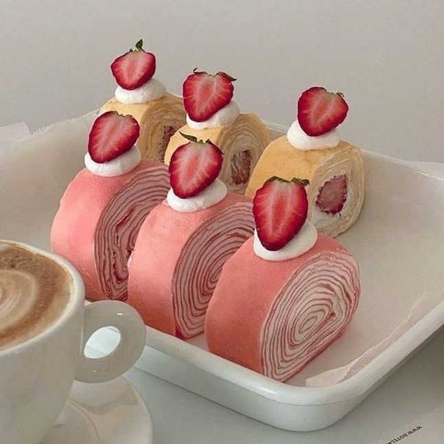 

Roll Cake Strawberry