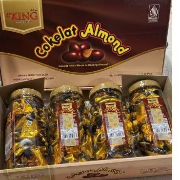 

cokelat almond 1 kotak isi 4 toples