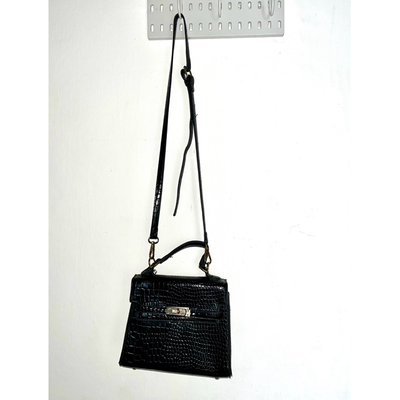 Preloved | Tas CK Slempang Hand Bag Sling Bag Warna Hitam