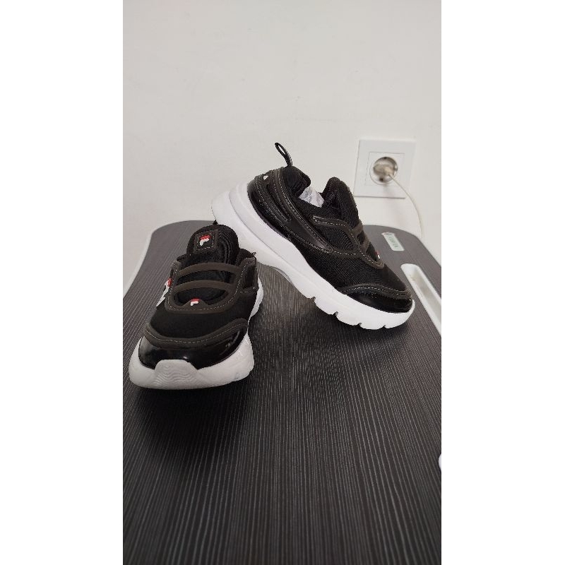Sepatu anak Fila full black