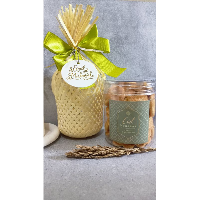 

Hampers idul fitri / parsel idul fitri / hampers anyaman isi snack toples 500ml (sudah termasuk isi)