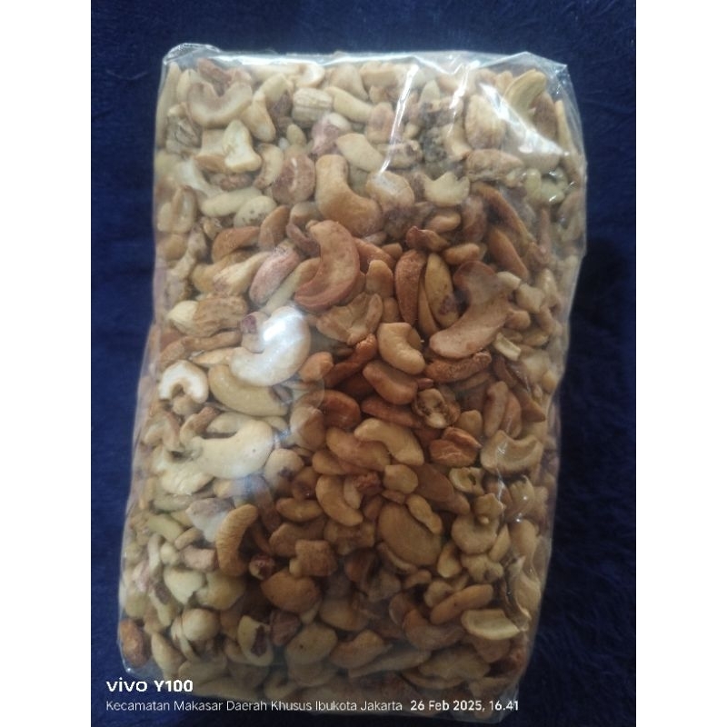 

Kacang Mede Patahan belah dua