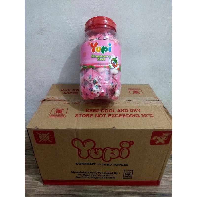 

yupi toples rasa strawberry