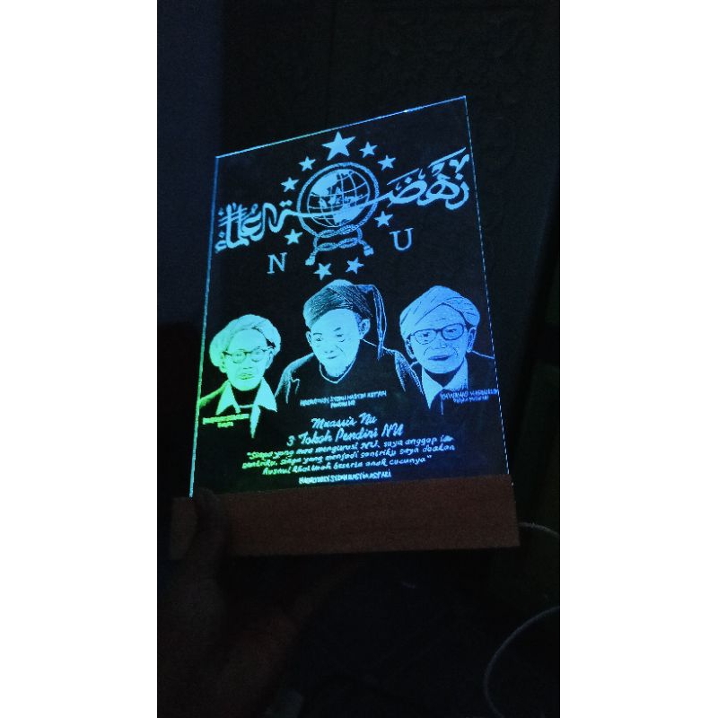 Foto Nahdlatul Ulama Kaligrafi NU/Lampu Hias Ukir Akrilik NU Nahdlatul Ulama Jumbo 20x30 cm