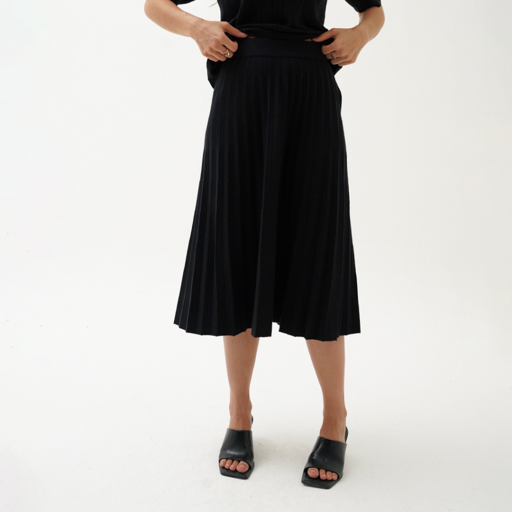Mississippi Knit Flare Skirt Rok Midi L03000126M Hitam