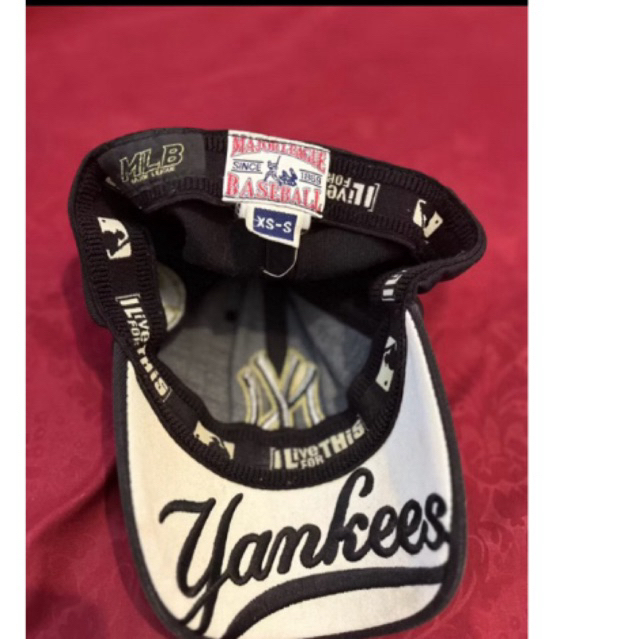 PRELOVED // TOPI MLB UNISEX BLACK GOLD N PINK