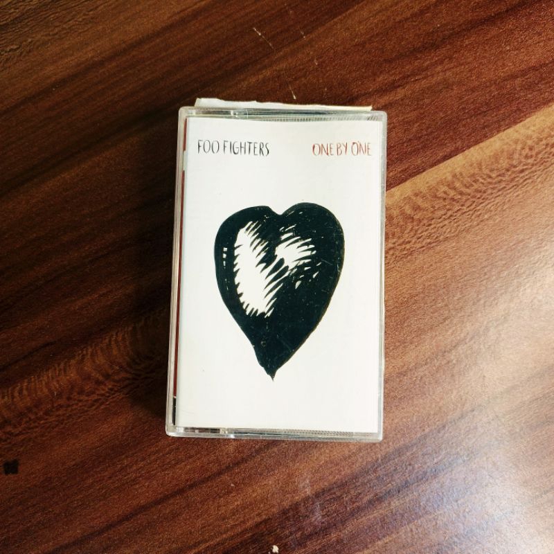 Kaset Foo Fighters - One by One