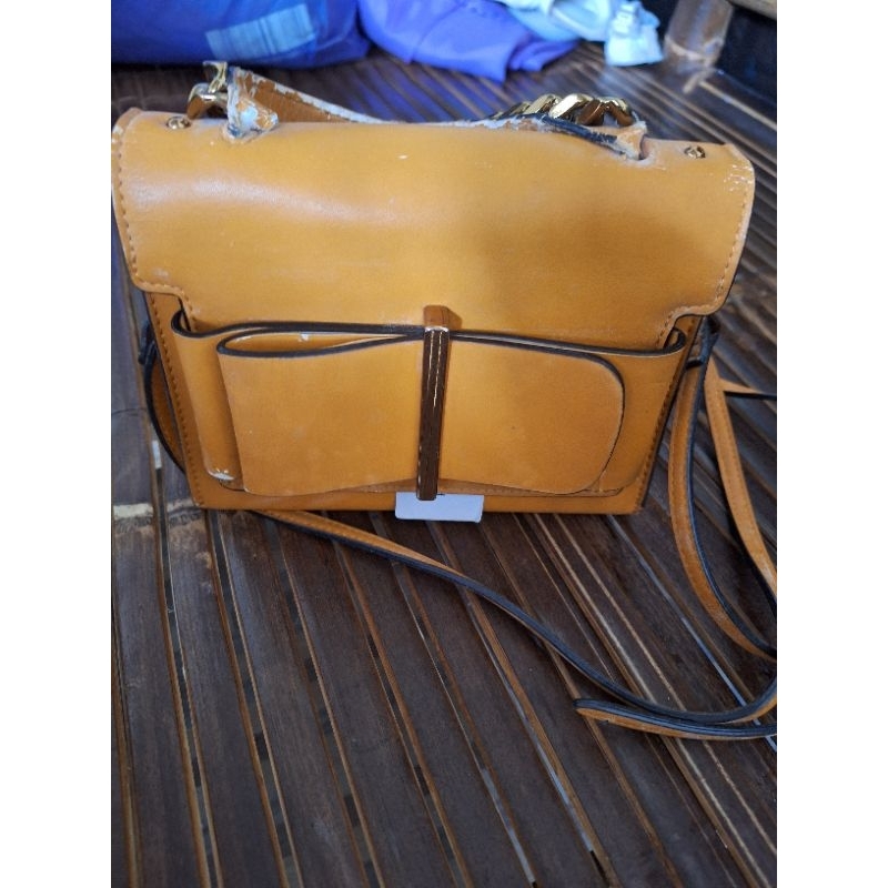 tas charles n keith