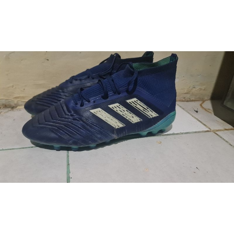 Sepatu bola Adidas Predator 18.1 AG Original