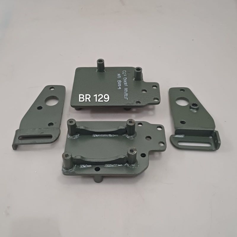 BRAKET COMPRESSOR AC MOBIL UNTUK MOBIL COLT D PS 110/125 CANTER EURO4