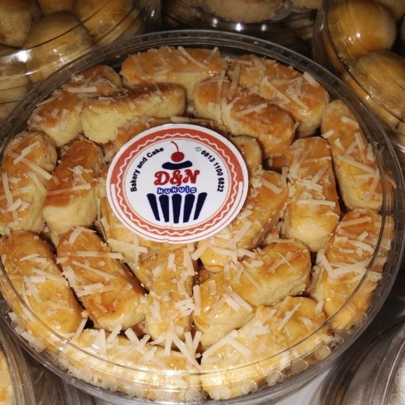 

KASTANGEL KUE KERING DENG TOPING KEJU DAN TERASA BANGET KEJU SAAT DI MAKAN,KASTANGEL COCOK UNTUK CEMILAN KLUARGA ATAU SAMA TEMEN DENGAN UKURN 250GRM SANGAT MURAH GK BAKLAN BIKIN DOMPET JEBOL