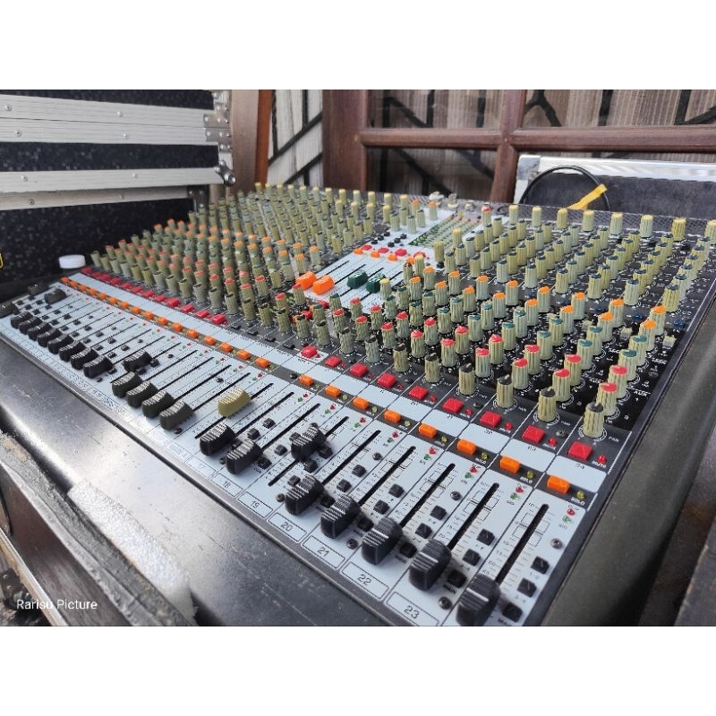 Mixer 24 ch Behringer XENYX XL2400 6 tone 6 aux  Second