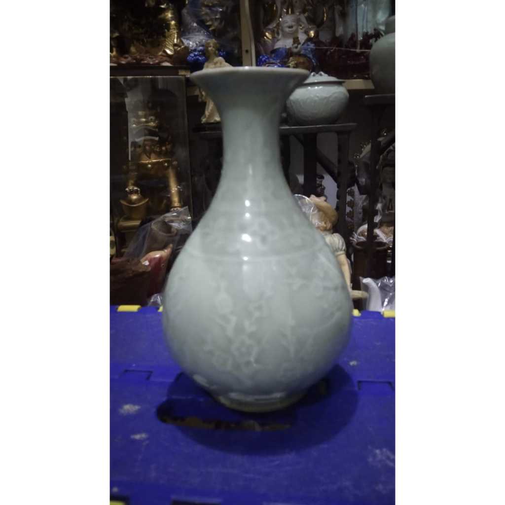 Guci Yuhuchun Celadon Ukiran Plum Stempel China Keramik Kuno Jadul Antik