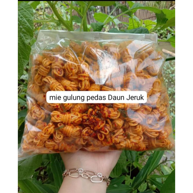 

Mie Gulung Mie Uwel Pedas Daun Jeruk Mie Kering Balado Manis Keju Jagung Original