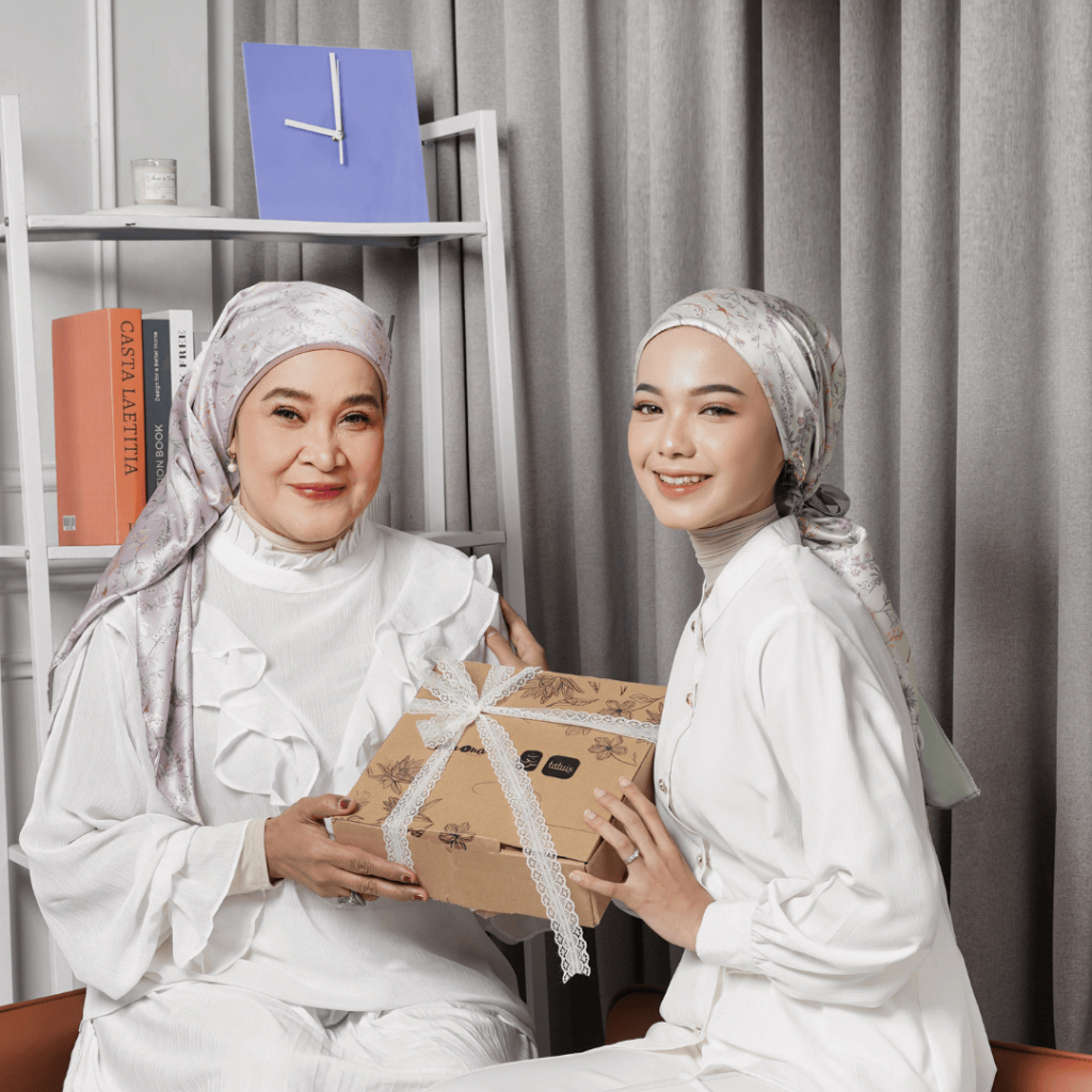 Winonamodest X Tatuis - Special Eid Hampers Mukena + Instant Silk Scarf Special Collaboration Segiem