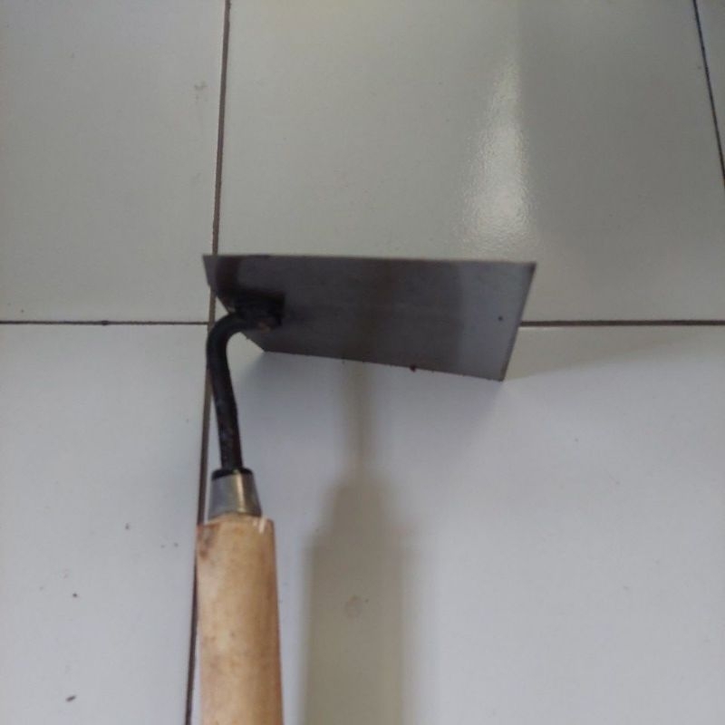 cangkul mini gagang kayu panjang