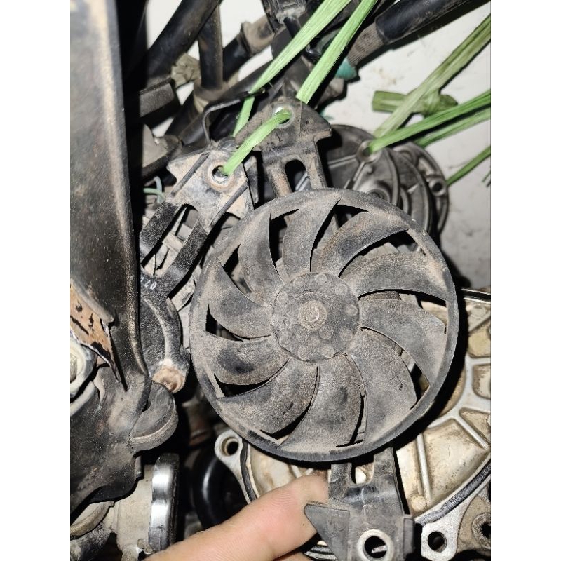 kipas radiator Yamaha Vixion Jupiter MX  R15 Jupiter MX new Vixion new barang masih bagus ori bawaan