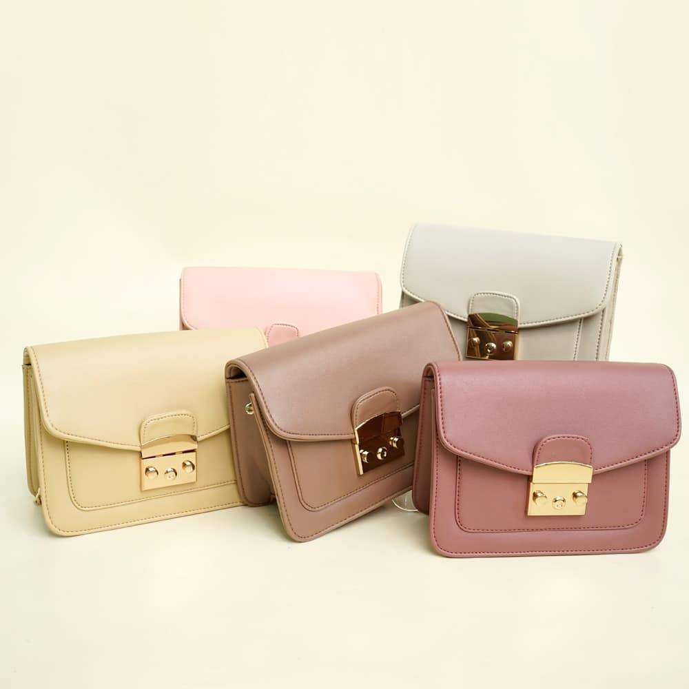 TAS SLINGBAG WANITA / ALICE SLINGBAG / GOVIYAR / TAS SELEMPANG WANITA /BERMUATAN BESAR  UNTUK HANG O