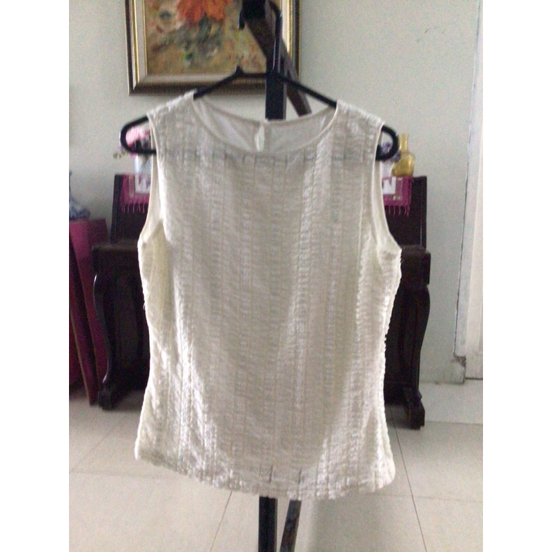 Preloved Blouse Atasan Putih Tanpa Lengan