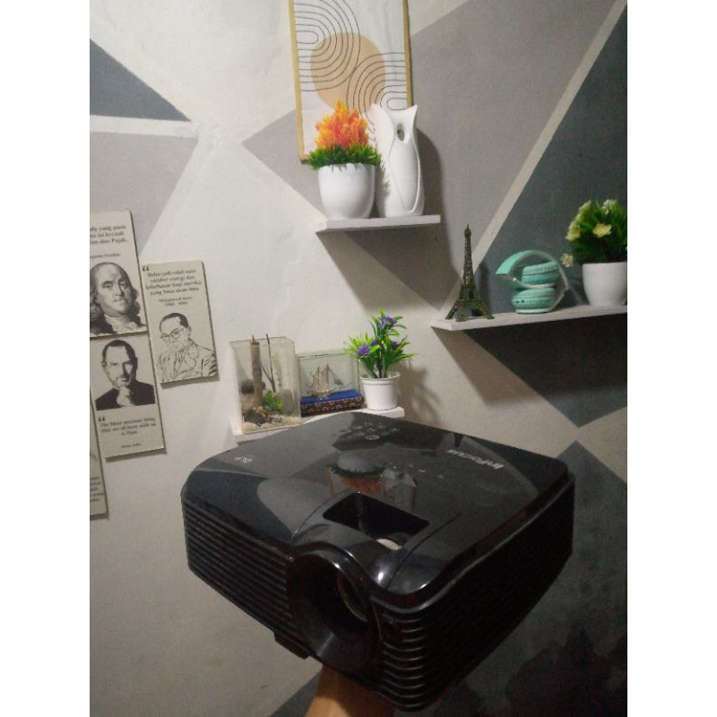 PROYEKTOR INFOCUS T104 SECOND