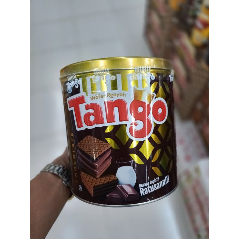 

Tango wafer kaleng 240 gr (Coklat dan Vanila)