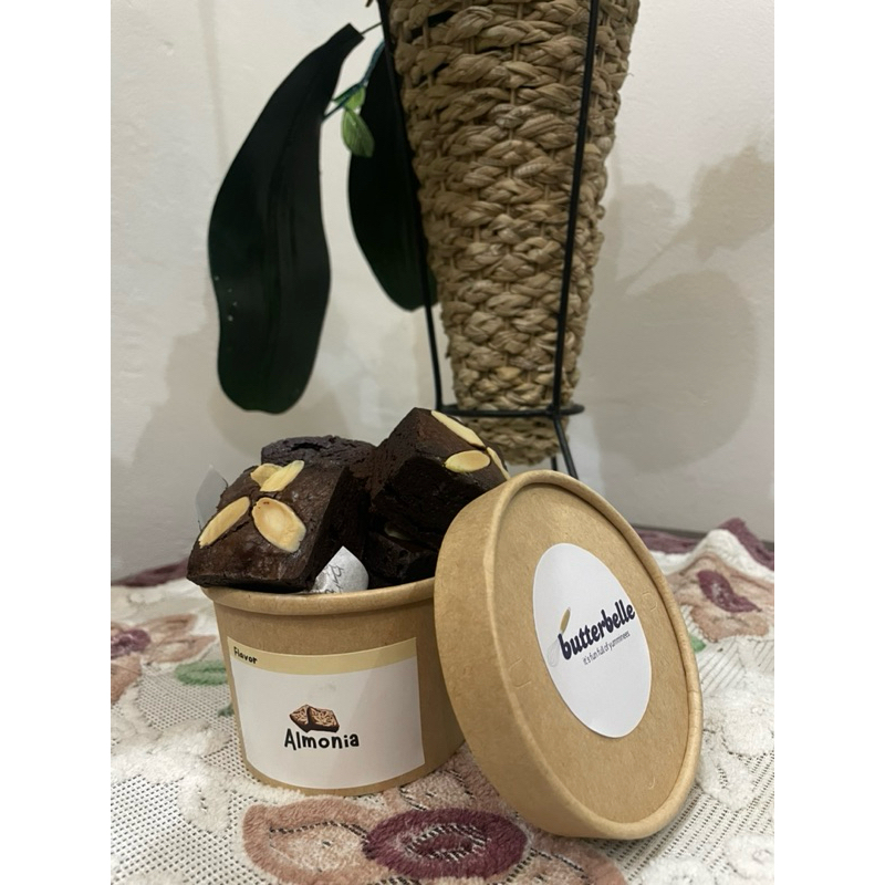 

Brownie Fudgy | Almonia, Brownie with Topping Almond (10 Pcs bites)