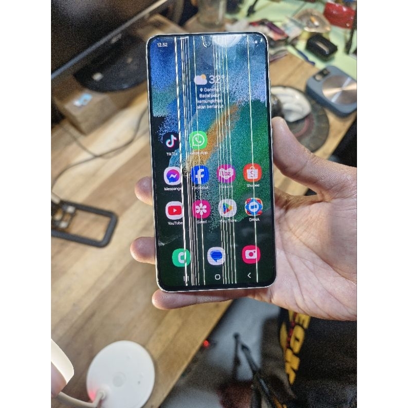 Lcd Samsung S21 fe copotan minus garis banyak