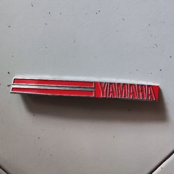 emblem body belakang yamaha v75 kanan oriseken
