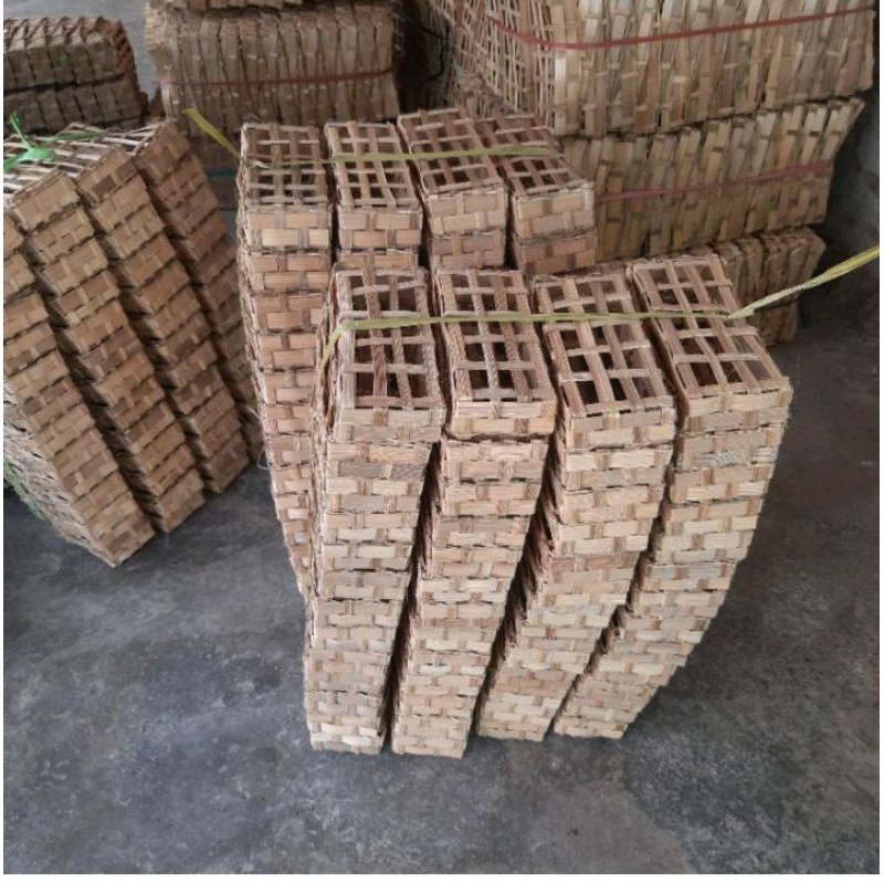 Besek bambu/reyeng wadah ikan pindang.ukuran 19x7cm.per ikat isi 100 biji