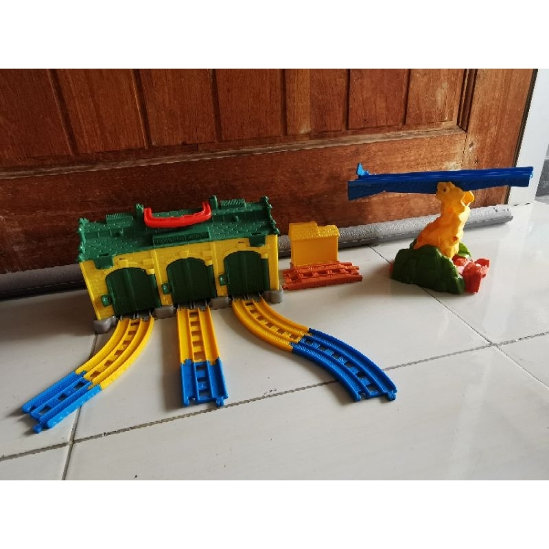 mainan diorama stasiun