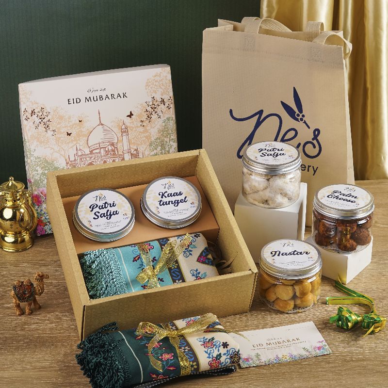 

Hampers Heavenly Eid C by Nes Bakery