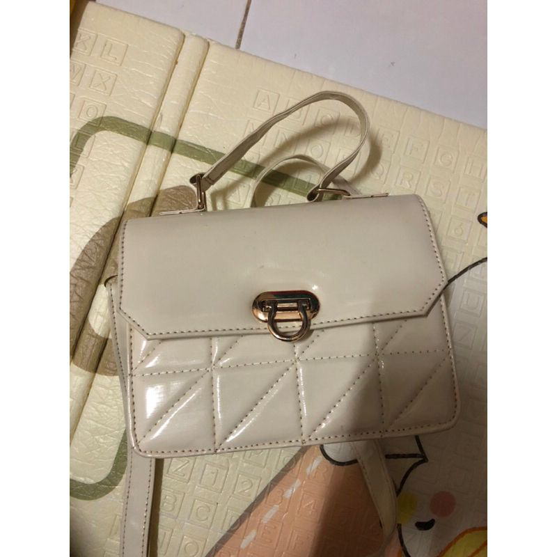 PRELOVED TAS WARNA PUTIH GADING