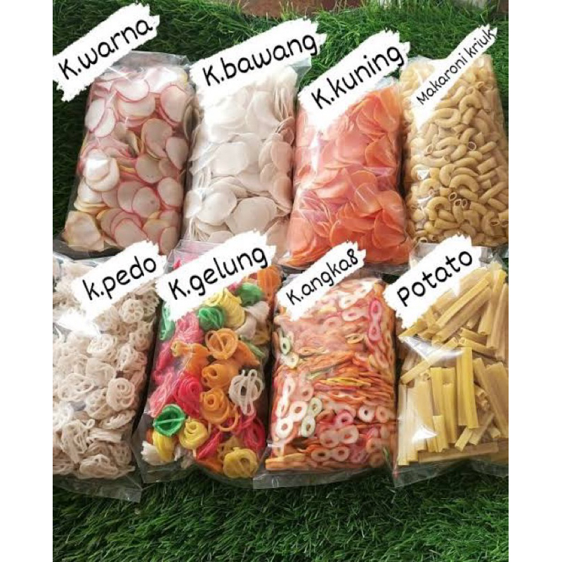 

Aneka macam kerupuk warna warni