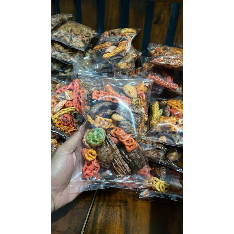 

CAMILAN KERUPUK SEBLAK CAMPUR 70GRAM