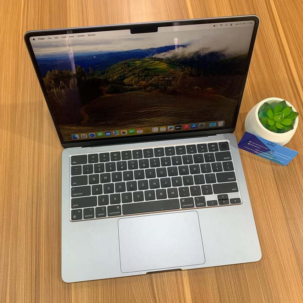 MACBOOK AIR CHIP M3 RAM 8GB SSD 256GB SECOND/BEKAS