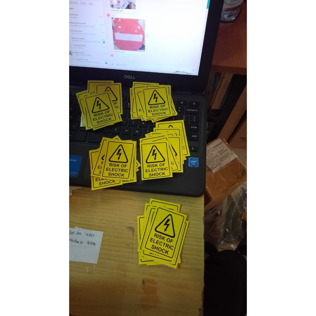 

SIGN STIKER RISK OF ELECTRIC SHOCK UK 7mm X 5mm